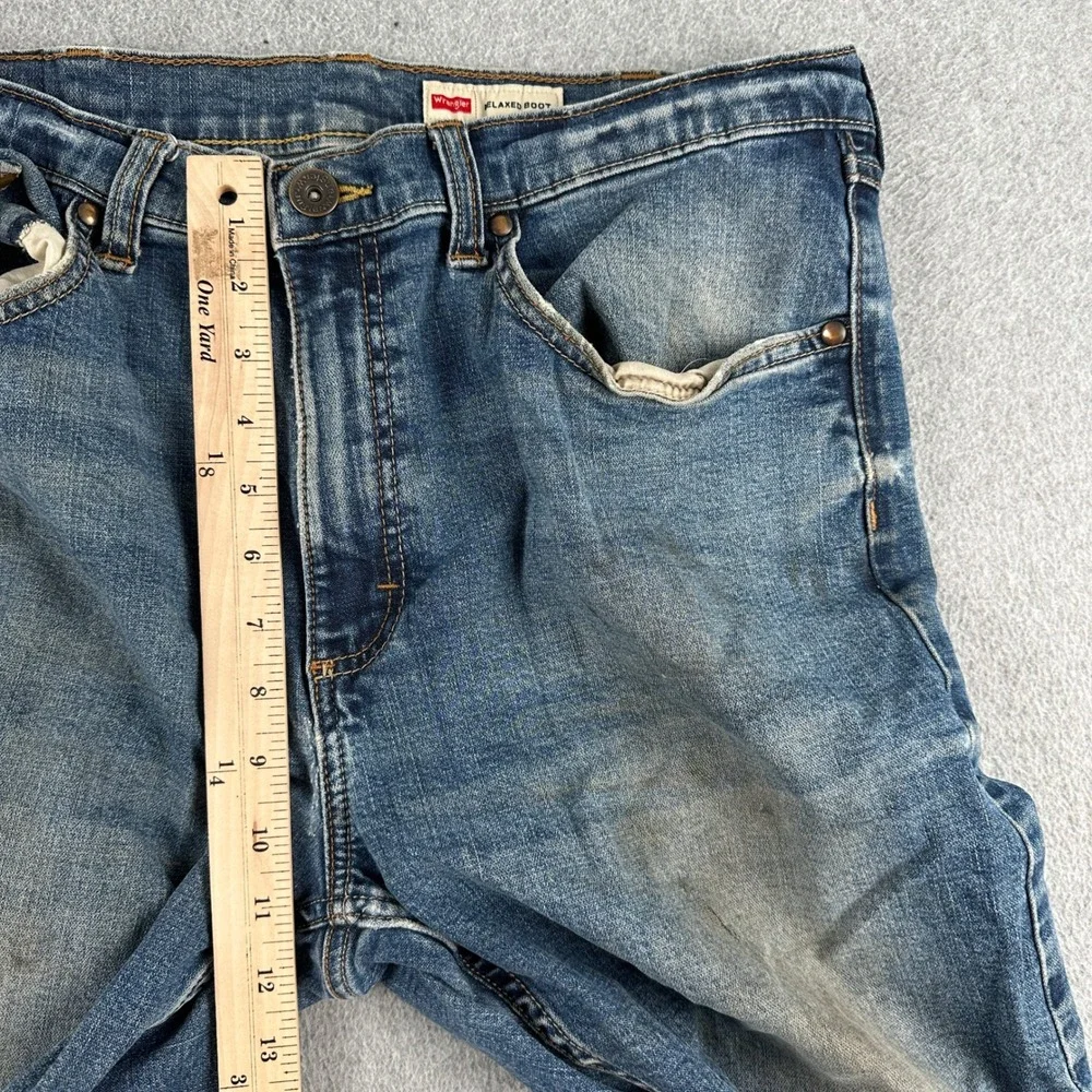 Wrangler Jeans Mens 35x32 Blue‎ Relaxed Boot Thrashed Distressed Workwear Denim